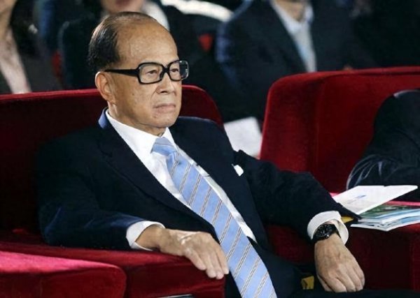 钱程策略 李氏家族不再是座上宾: 李嘉诚儿子被踢出局, 该放弃卖国心思了