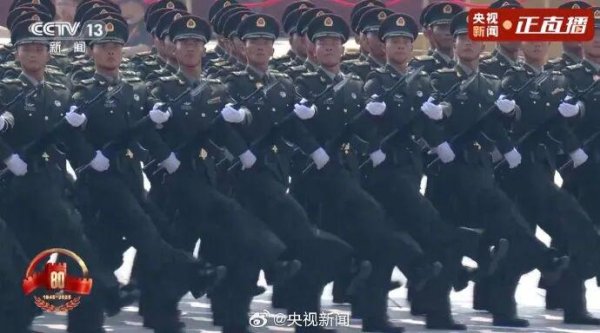 富灯网配资 “枪界变形金刚”亮相！徒步方队持新一代制式步枪受阅