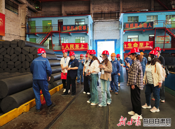 凤凰配资 【2025质量甘肃行】“陇字号”认证铸就“金字招牌”——方大炭素以“硬实力”走向世界舞台