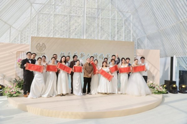 智慧优配 这个“甜蜜地标”又上新，领证的他们说“继续相信爱情”